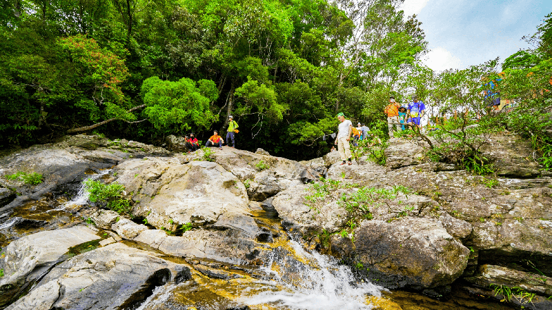 Conquering the adventurous peak of Do Quyen waterfall 2 days 1 night (4)